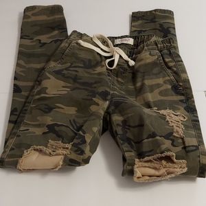 Vibrant Miu | Green Distressed Camo Joggers Pants